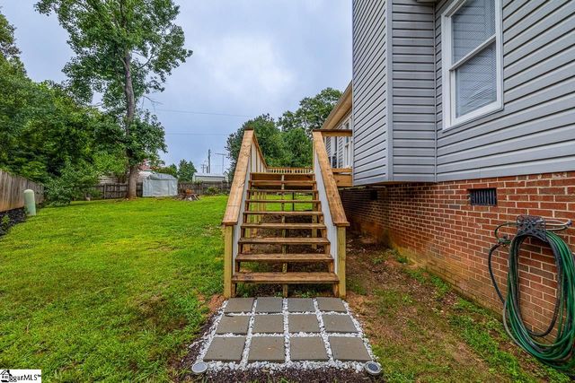 16 Fawndale Lane, Fountain Inn, SC 29644