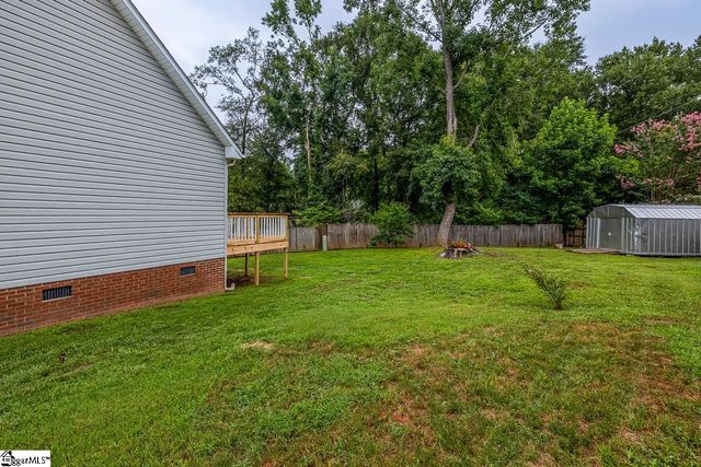 16 Fawndale Lane, Fountain Inn, SC 29644