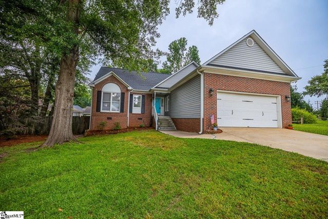 16 Fawndale Lane, Fountain Inn, SC 29644