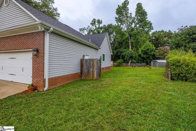 16 Fawndale Lane, Fountain Inn, SC 29644