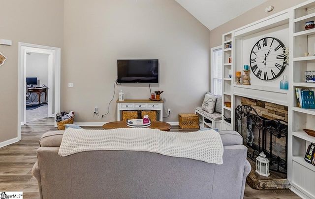 16 Fawndale Lane, Fountain Inn, SC 29644