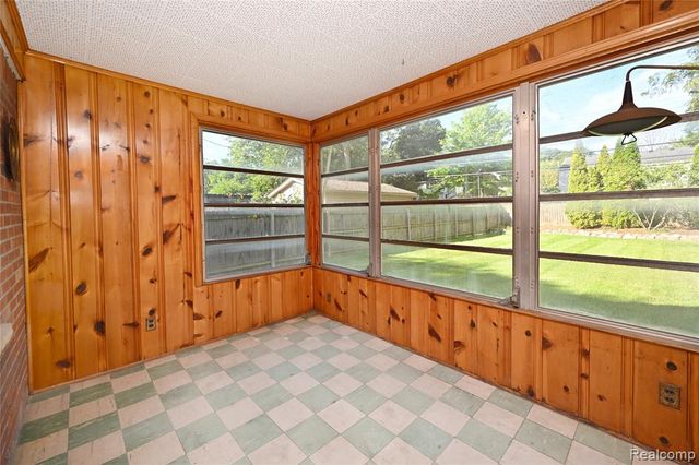 2323 Elmhurst Avenue, Royal Oak, MI 48073