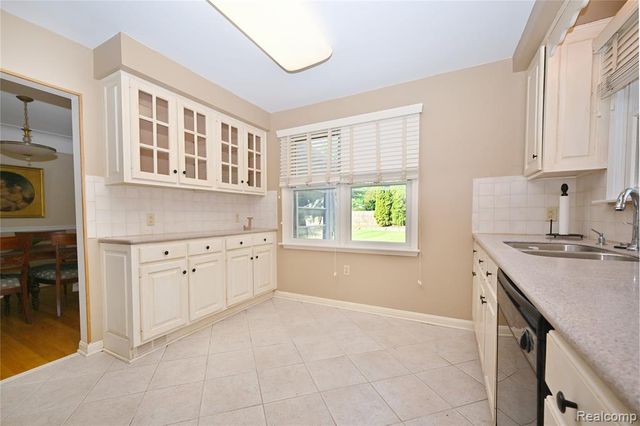 2323 Elmhurst Avenue, Royal Oak, MI 48073