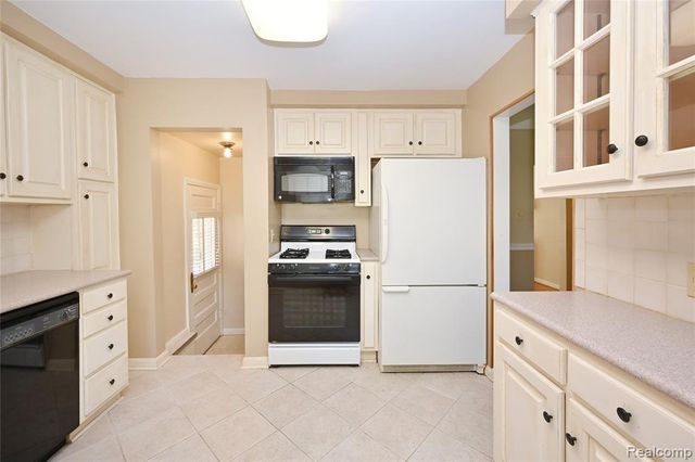 2323 Elmhurst Avenue, Royal Oak, MI 48073