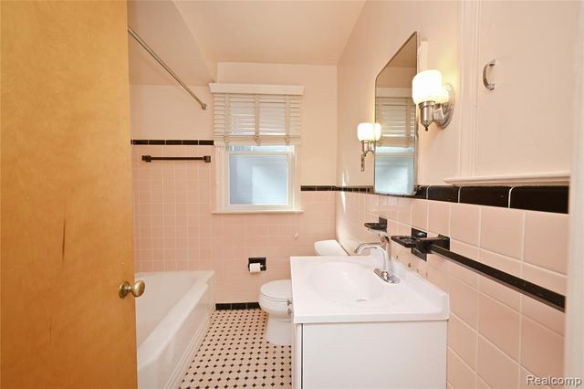 2323 Elmhurst Avenue, Royal Oak, MI 48073