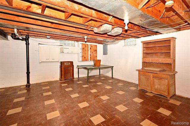 2323 Elmhurst Avenue, Royal Oak, MI 48073