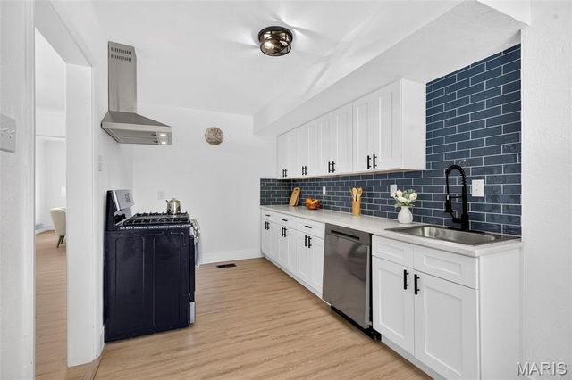 7917 Hicks Avenue, St Louis, MO 63117