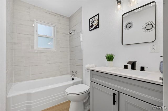 7917 Hicks Avenue, St Louis, MO 63117
