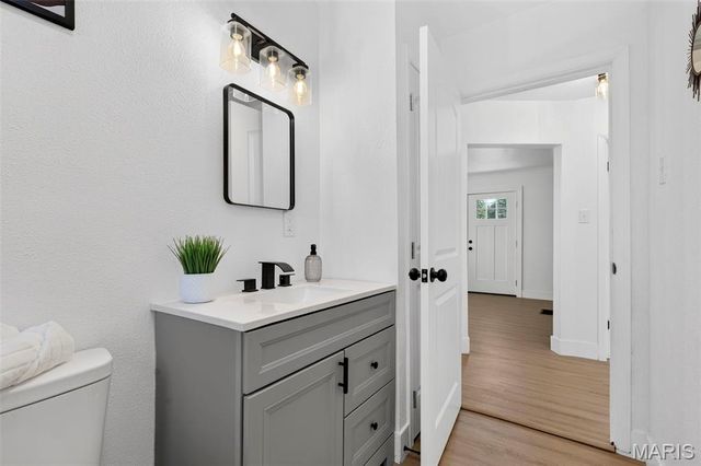 7917 Hicks Avenue, St Louis, MO 63117