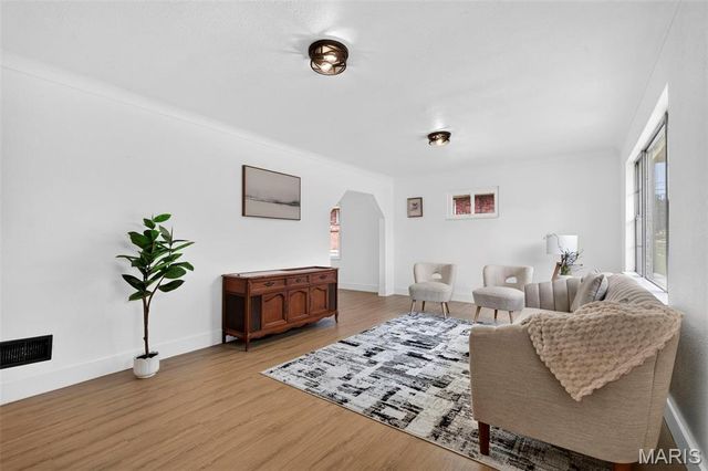7917 Hicks Avenue, St Louis, MO 63117