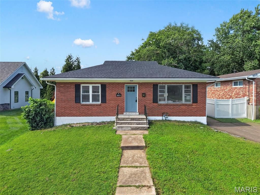 7917 Hicks Avenue, St Louis, MO 63117
