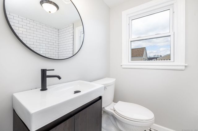 238 James Street, Newington, CT 06111