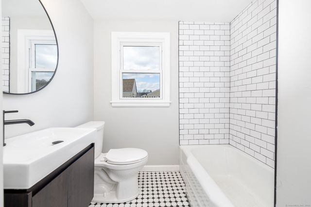 238 James Street, Newington, CT 06111