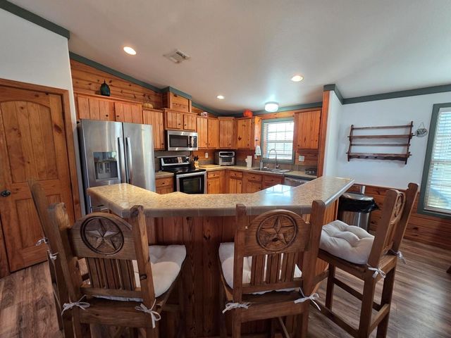 708 C Town Creek Rd, Kerrville, TX 78028