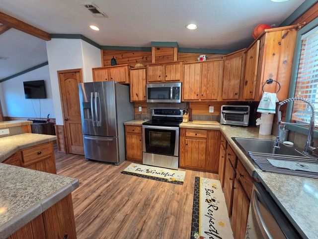 708 C Town Creek Rd, Kerrville, TX 78028