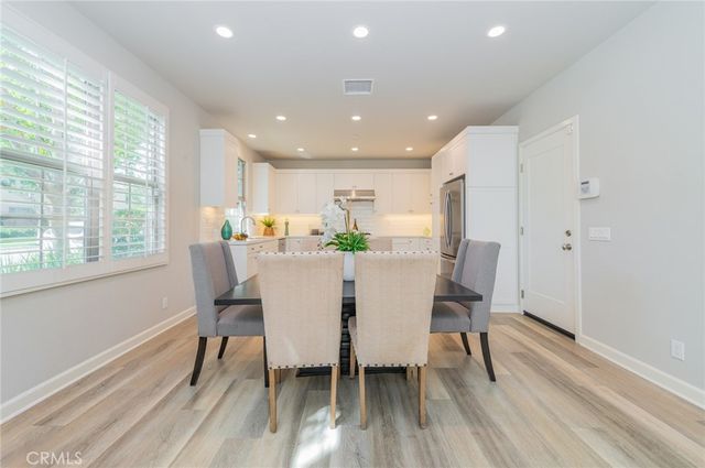 124 Holly Springs, Irvine, CA 92618