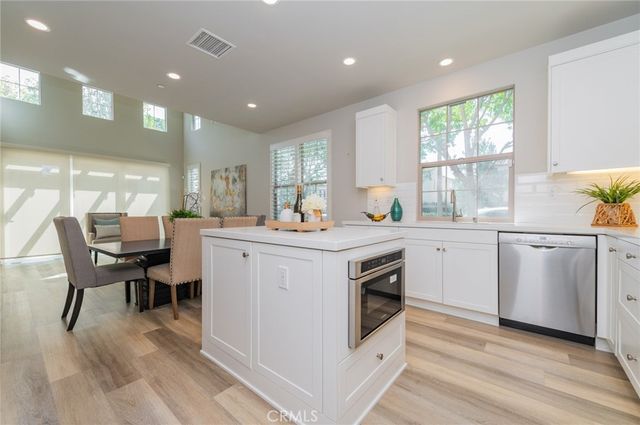 124 Holly Springs, Irvine, CA 92618