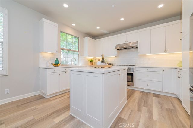 124 Holly Springs, Irvine, CA 92618