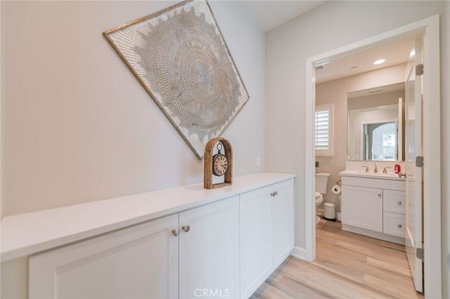124 Holly Springs, Irvine, CA 92618