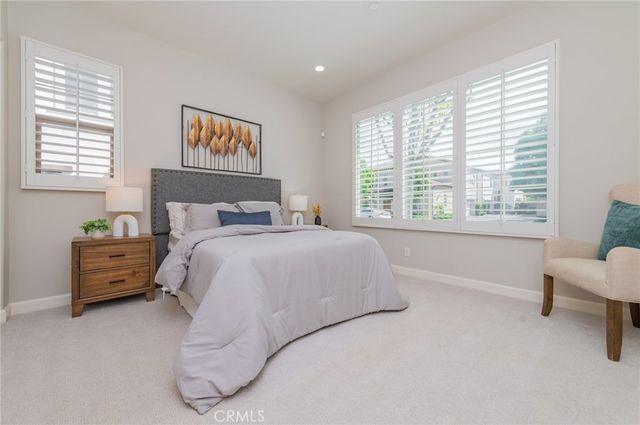 124 Holly Springs, Irvine, CA 92618