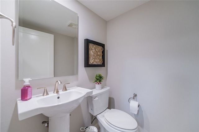 124 Holly Springs, Irvine, CA 92618