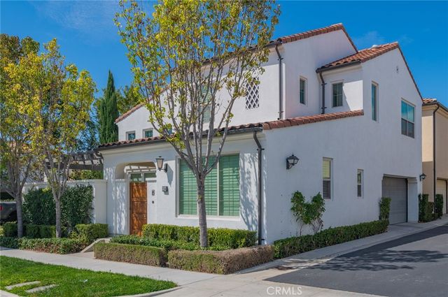 124 Holly Springs, Irvine, CA 92618