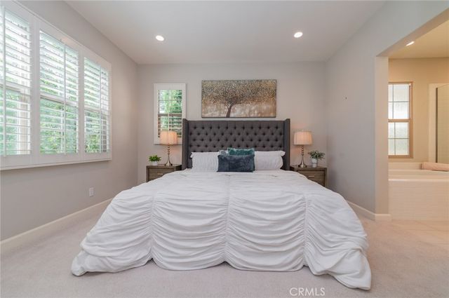 124 Holly Springs, Irvine, CA 92618