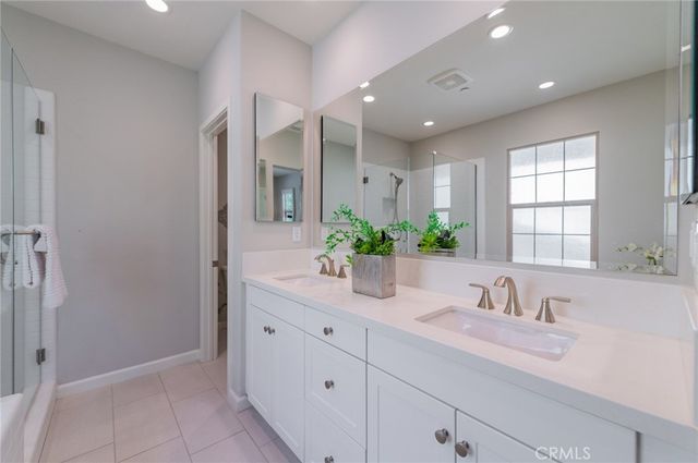 124 Holly Springs, Irvine, CA 92618