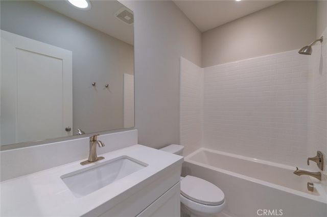 124 Holly Springs, Irvine, CA 92618