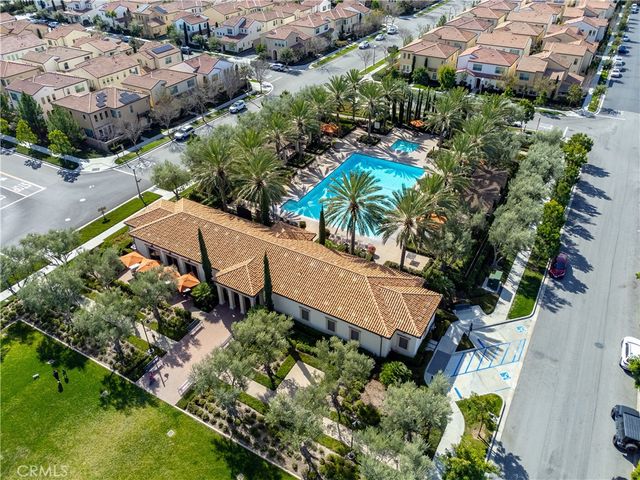 124 Holly Springs, Irvine, CA 92618