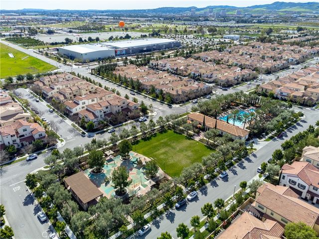 124 Holly Springs, Irvine, CA 92618