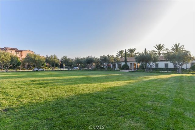 124 Holly Springs, Irvine, CA 92618