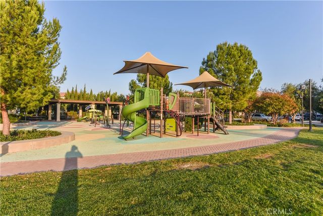 124 Holly Springs, Irvine, CA 92618