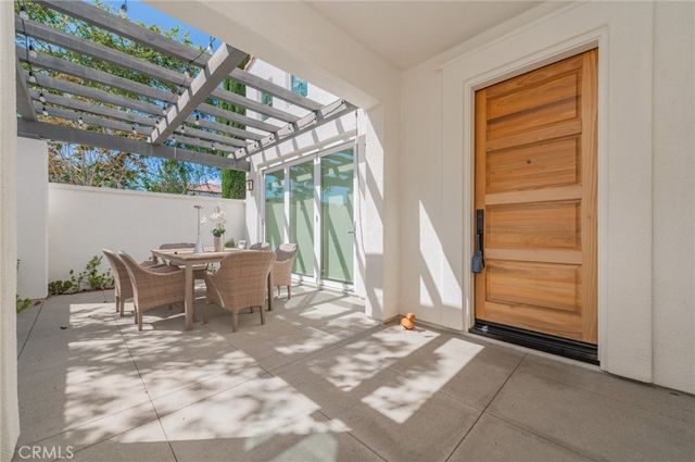 124 Holly Springs, Irvine, CA 92618