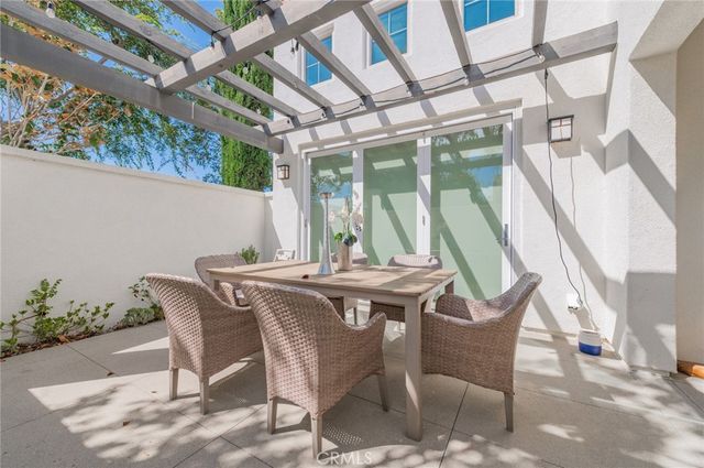 124 Holly Springs, Irvine, CA 92618