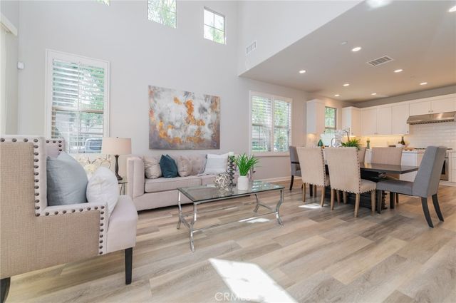 124 Holly Springs, Irvine, CA 92618