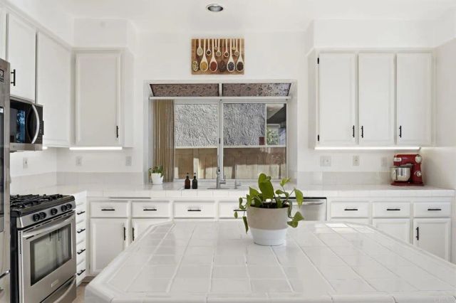 2345 Country View, Escondido, CA 92026