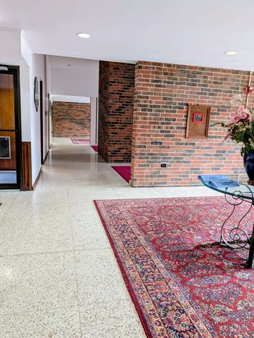 9558 Gross Point Road A406, Skokie, IL 60076