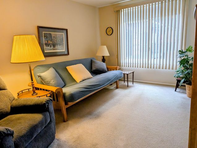 9558 Gross Point Road A406, Skokie, IL 60076