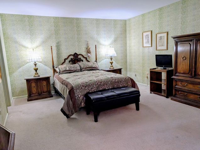 9558 Gross Point Road A406, Skokie, IL 60076