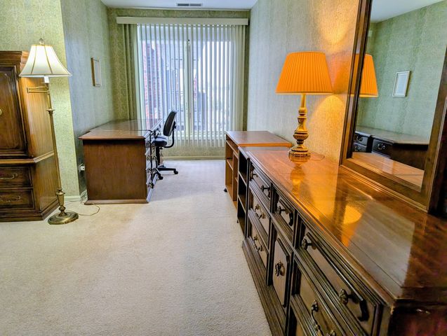 9558 Gross Point Road A406, Skokie, IL 60076