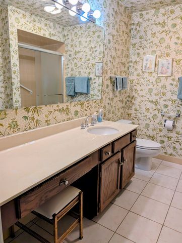 9558 Gross Point Road A406, Skokie, IL 60076