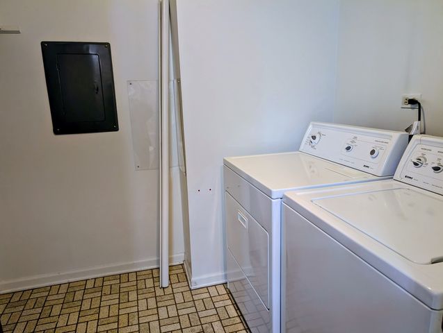 9558 Gross Point Road A406, Skokie, IL 60076