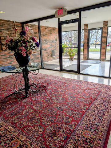 9558 Gross Point Road A406, Skokie, IL 60076