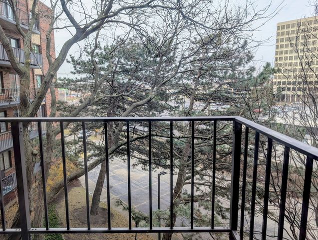 9558 Gross Point Road A406, Skokie, IL 60076