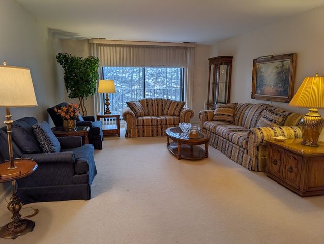 9558 Gross Point Road A406, Skokie, IL 60076