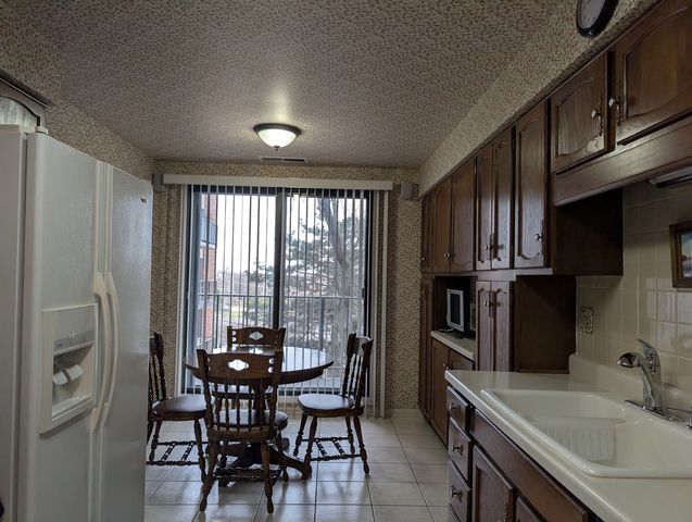 9558 Gross Point Road A406, Skokie, IL 60076