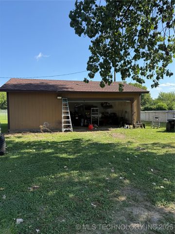 303 W Elm Street, Catoosa, OK 74015
