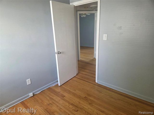 13520 Fenton, Redford, MI 48239