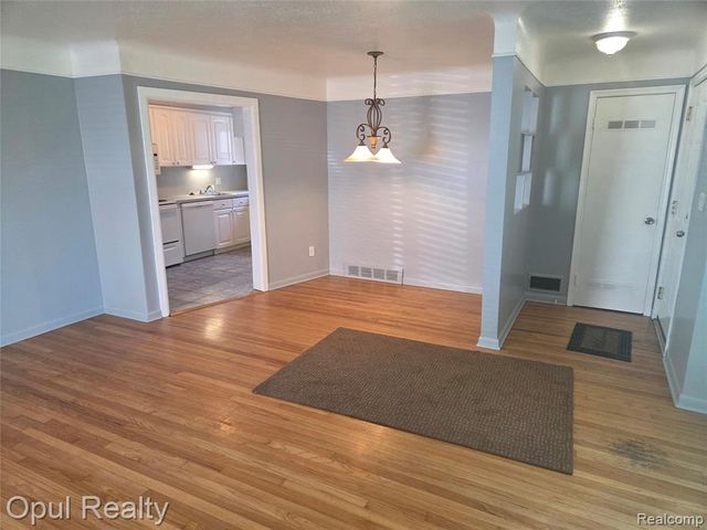 13520 Fenton, Redford, MI 48239